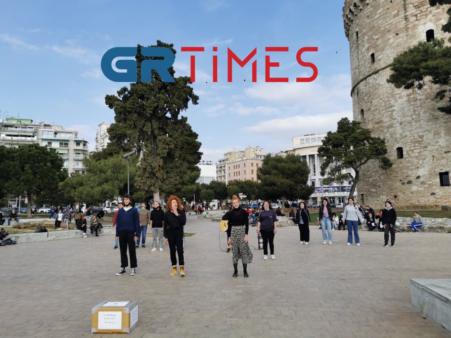 Θεσσαλονίκη: Καλλιτεχνικό δρώμενο στην παραλία για άνοιγμα των σχολών (VIDEO)