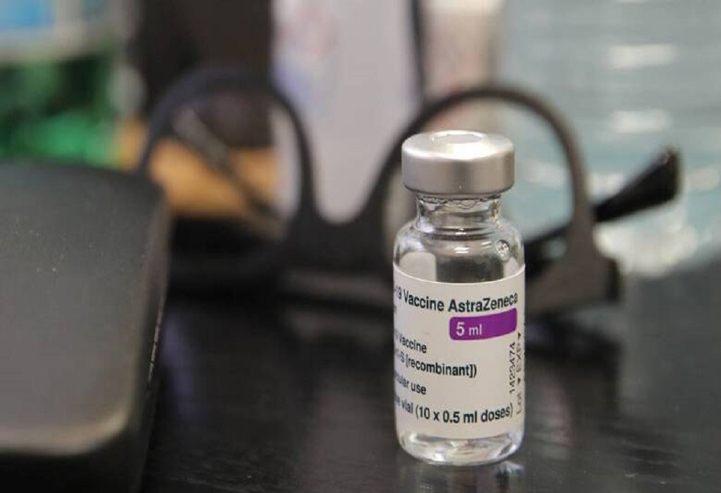 Εμβόλιο AstraZeneca: Συνεδριάζει την Παρασκευή η Επιτροπή Εμβολιασμών