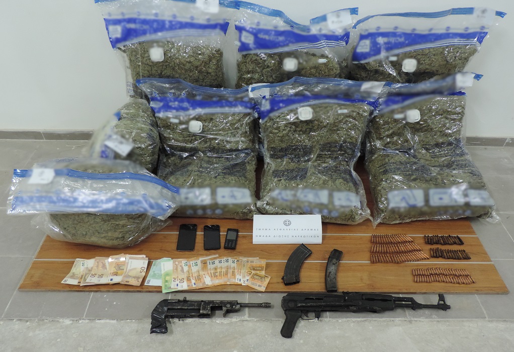 Δραμα: Τρεις συλλήψεις για μεταφορά ναρκωτικών και όπλων