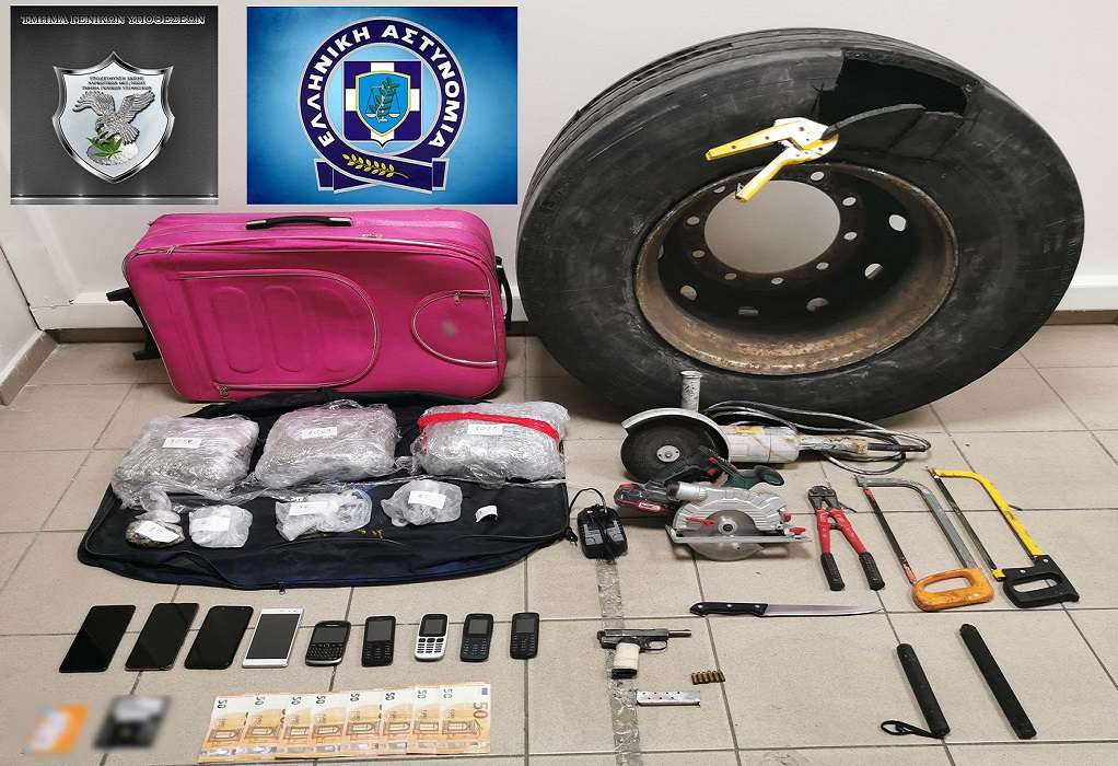Θεσσαλονίκη: Διακινητές έκρυβαν ναρκωτικά σε ρόδα αυτοκινήτου (ΦΩΤΟ)