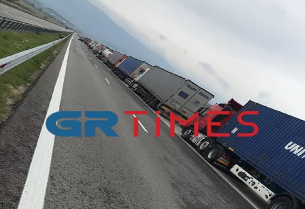 Σύνορα Προμαχώνα: Ουρά φορτηγών 10 χλμ. (ΦΩΤΟ+VIDEO)