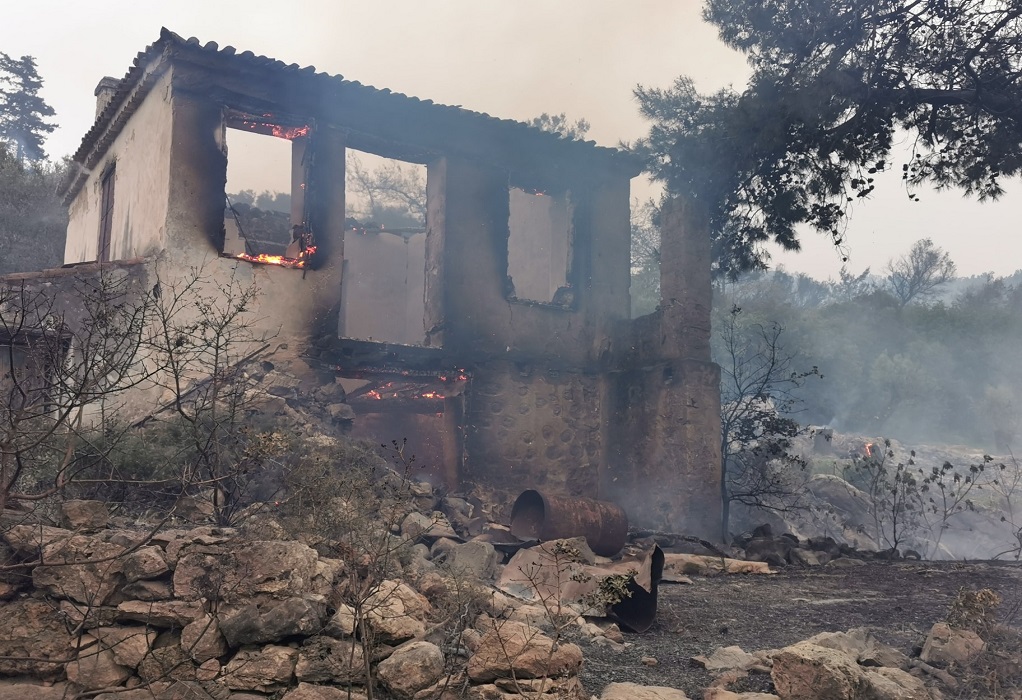 Σάμος: Φωτιά στο Καρλόβασι τέθηκε υπό έλεγχο – Κάηκε εγκαταλελειμμένη αγροικία