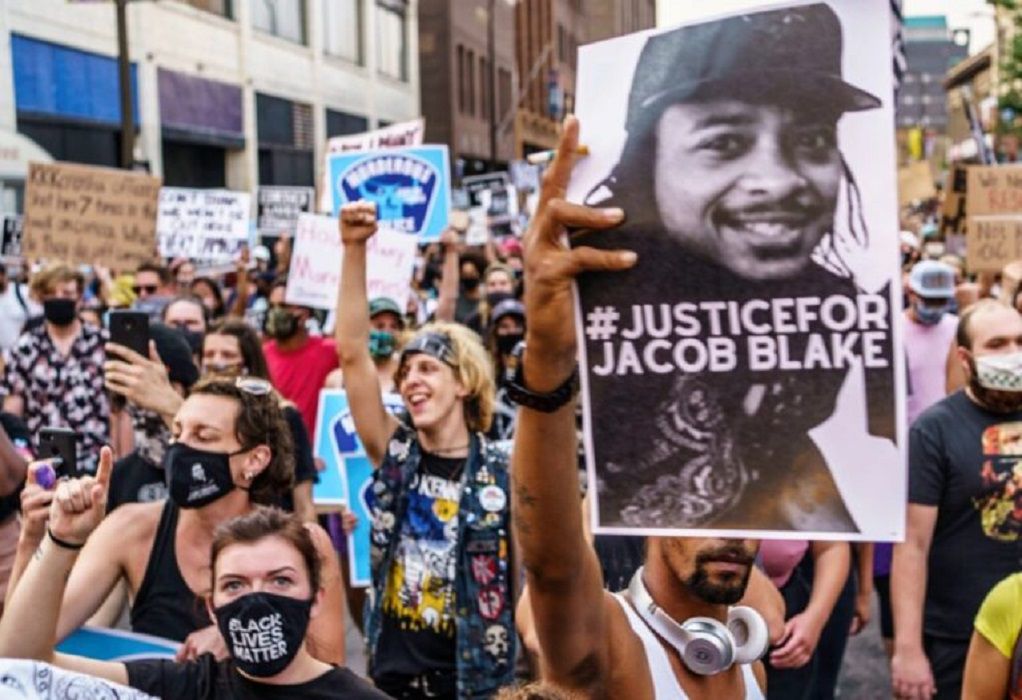 ΗΠΑ: Επέστρεψε στην υπηρεσία του ο αστυνομικός που πυροβόλησε τον Τζέικομπ Μπλέικ