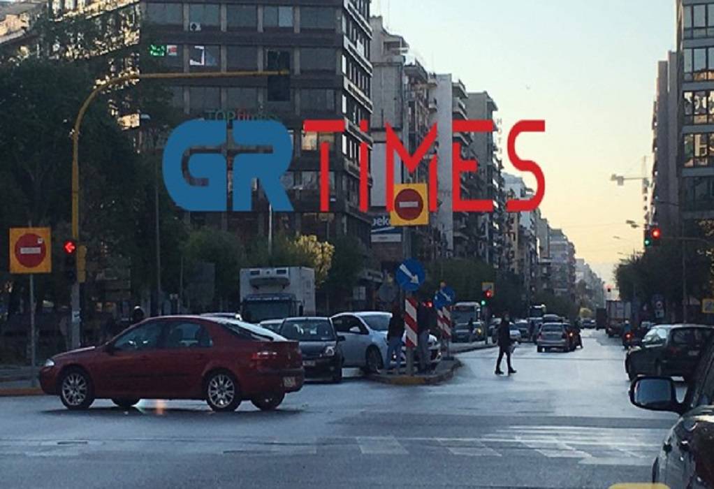 Θεσσαλονίκη: Σύγκρουση ΙΧ στο κέντρο