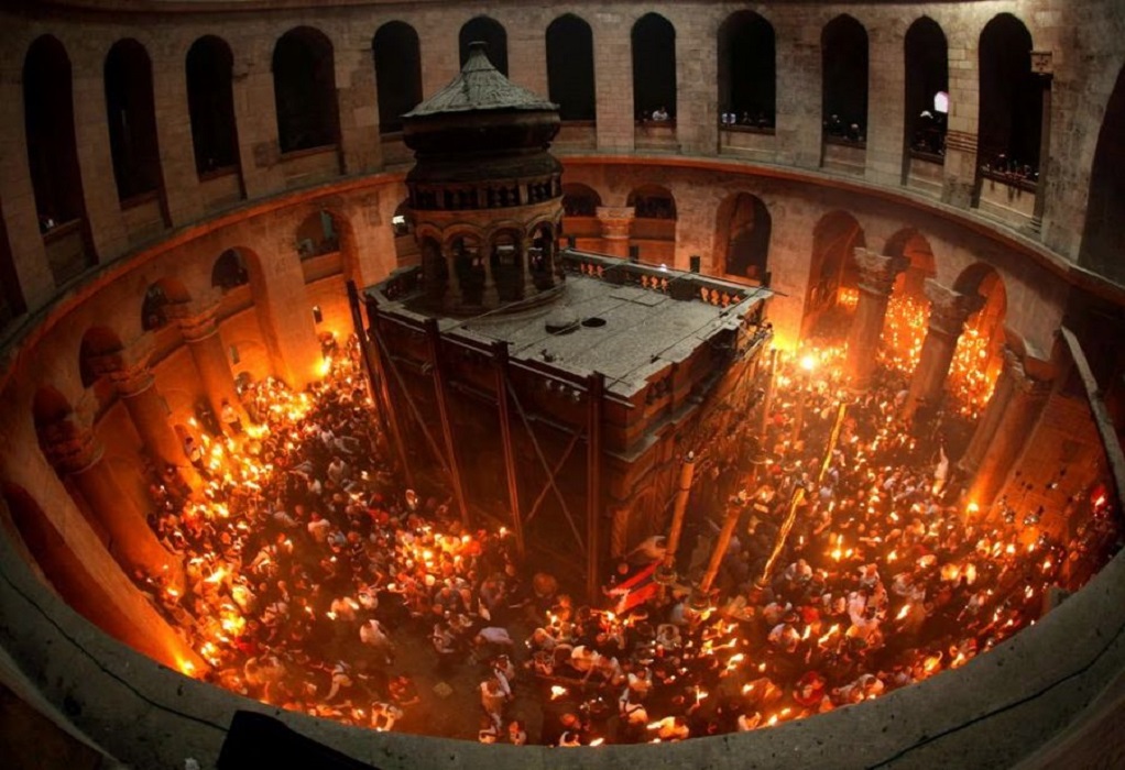 Με λαμπρότητα η τελετή αφής του Αγίου Φωτός στα Ιεροσόλυμα (VIDEO)