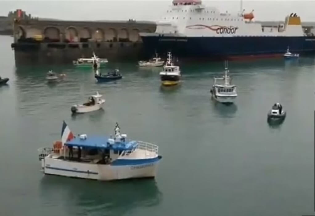 Μάγχη: Η Γαλλία κατέσχεσε βρετανικό αλιευτικό, με τη διαμάχη να βαθαίνει μετά το Brexit