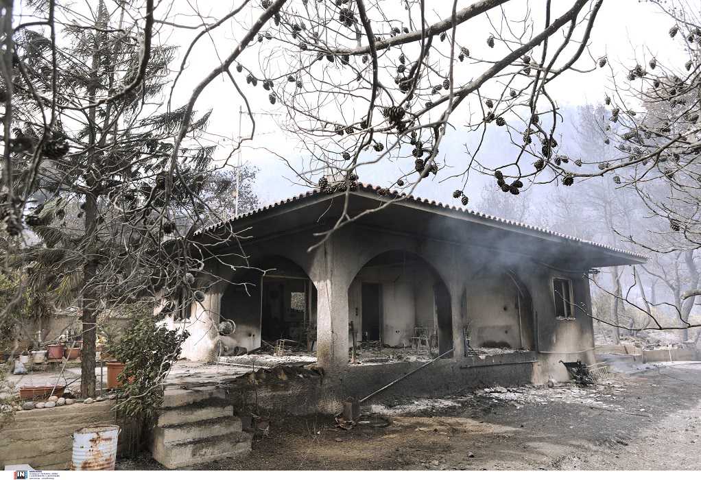 Σε ύφεση η μεγάλη φωτιά στον Σχίνο Κορινθίας  – Καταστράφηκαν σπίτια (ΦΩΤΟ)