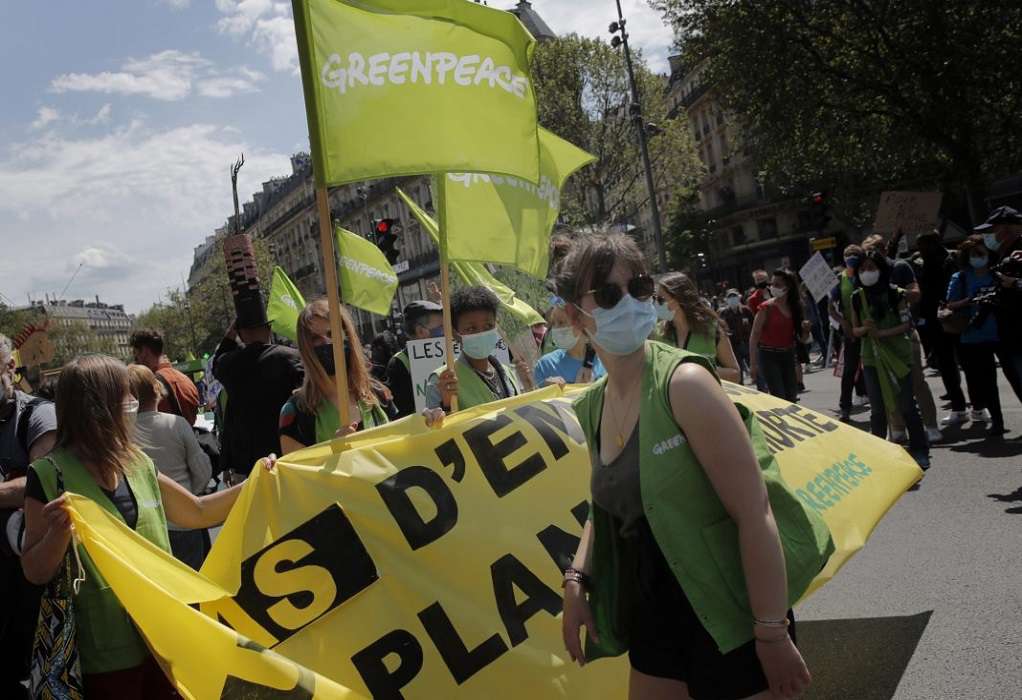 Χιλιάδες διαδηλωτές στο Παρίσι ζητούν έναν πιο φιλόδοξο νόμο για το κλίμα