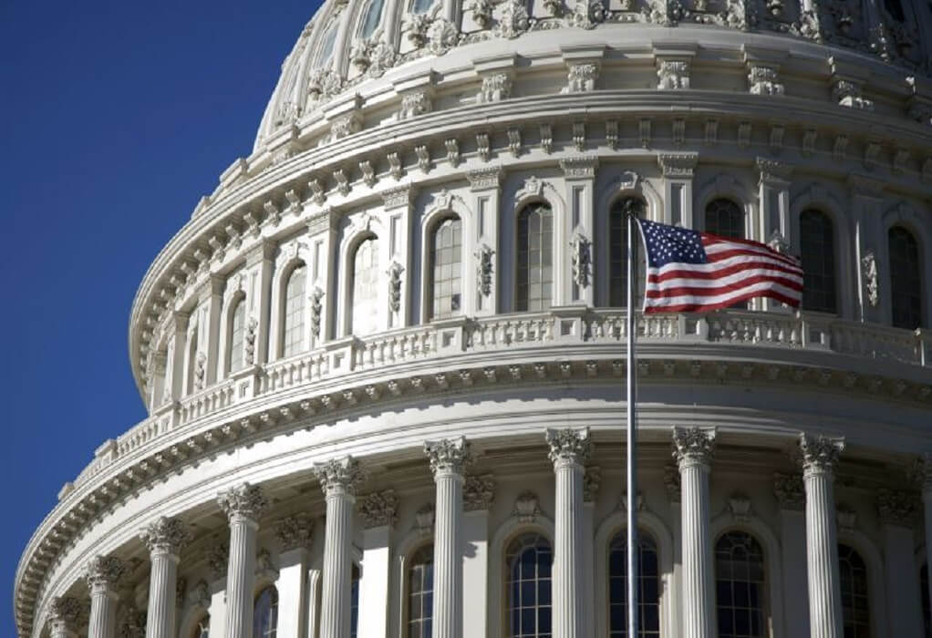 ΗΠΑ: Σχέδιο νόμου στο Κογκρέσο που απαγορεύει τα τουφέκια εφόδου (VIDEO)