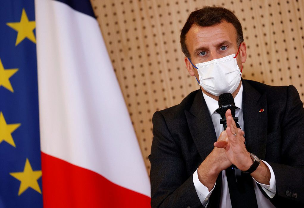 Γαλλία – Covid-19: Ο Μακρόν ξαναβάζει τη μάσκα του για λόγους «ευθύνης»