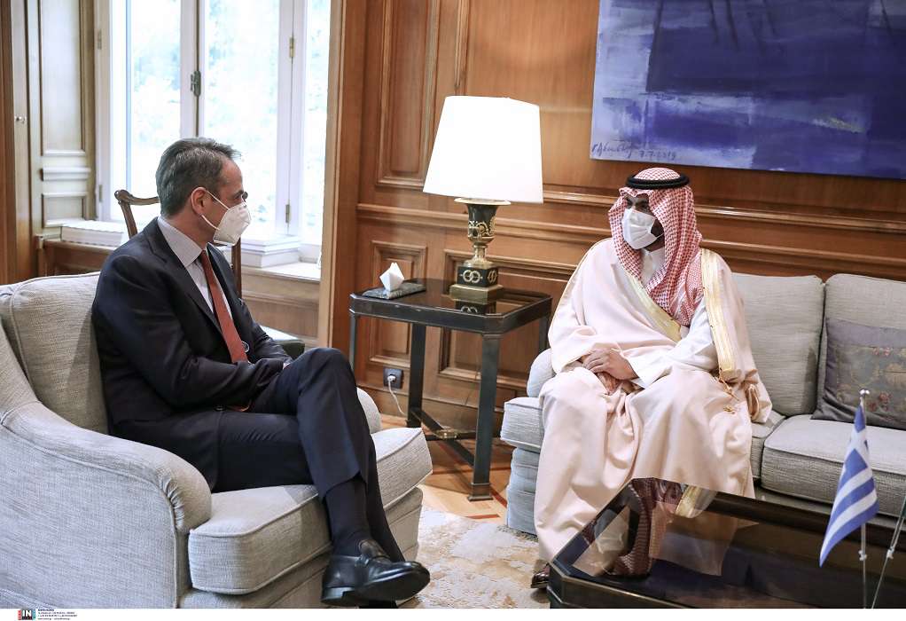 Συνάντηση του Κυρ. Μητσοτάκη με τον Σαουδάραβα υπουργό Πολιτισμού