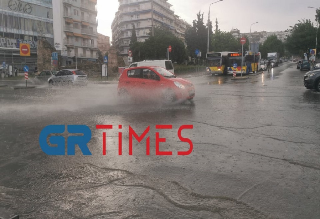 Άνοιξαν οι ουρανοί στη Θεσσαλονίκη – Καταιγίδες και χαλάζι (VIDEO-ΦΩΤΟ)