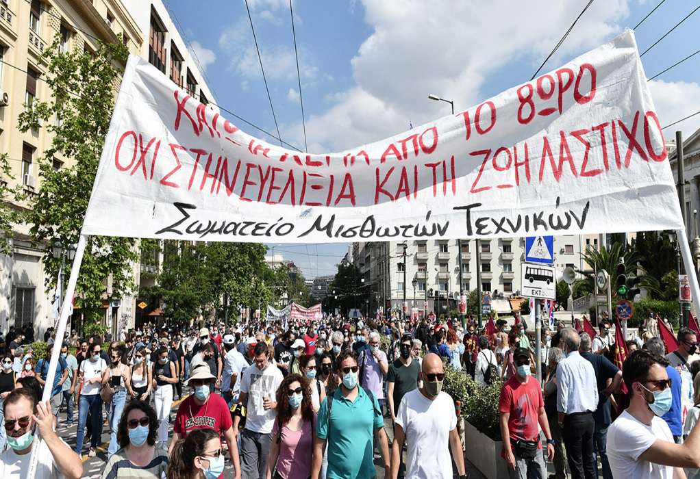Αθήνα: Μαζική συμμετοχή στην απεργιακή συγκέντρωση του ΠΑΜΕ (ΦΩΤΟ-VIDEO)