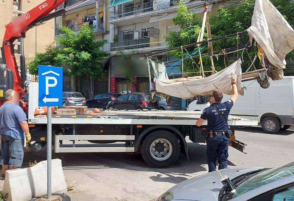 Θεσσαλονίκη: Γερανός «σήκωσε»… χειράμαξα -Δύο συλλήψεις (ΦΩΤΟ)