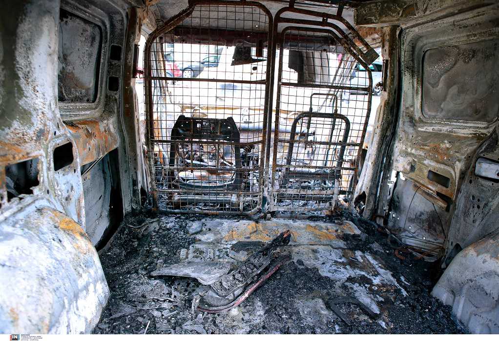 Έκαψαν ολοσχερώς κλεμμένο φορτηγάκι στη δυτική Θεσσαλονίκη