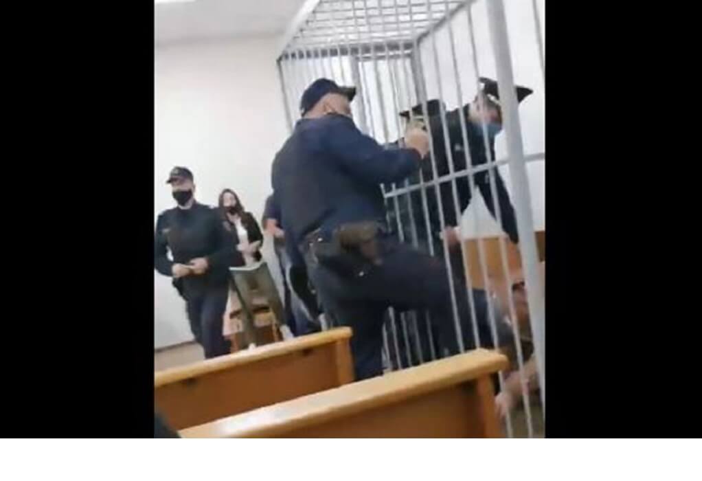Λευκορωσία: Ακτιβιστής αποπειράθηκε να αυτοκτονήσει στο δικαστήριο (VIDEO)