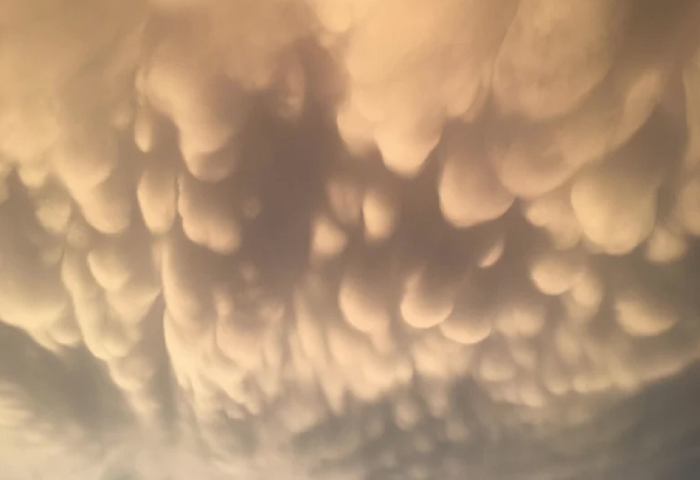 Απόκοσμο φαινόμενο στη Λάρισα: Σχηματίστηκαν σύννεφα Mammatus