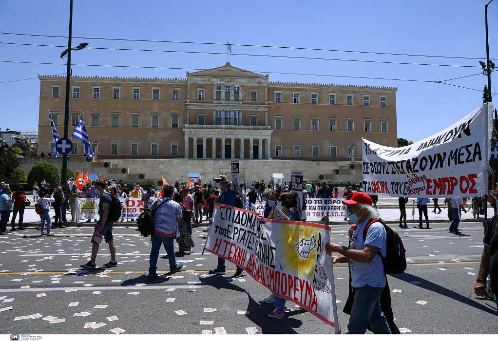 Ολοκληρώθηκε η πορεία διαμαρτυρίας στο κέντρο της Αθήνας για το εργασιακό ν/σ