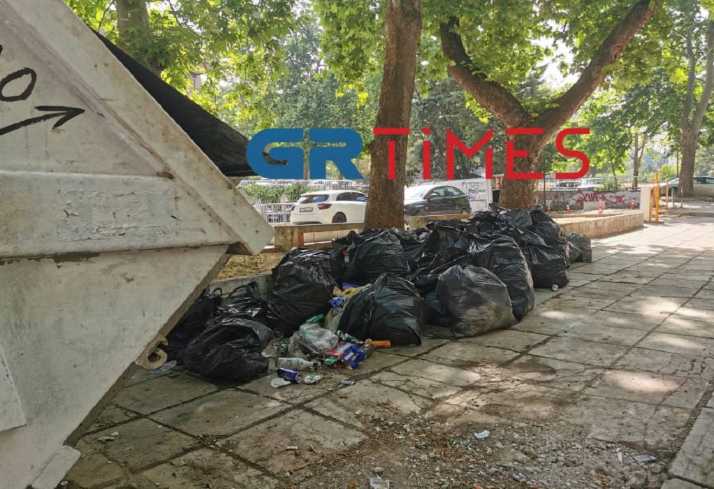 ΑΠΘ: “Χαμός” από σκουπίδια μετά τα ξέφρενα πάρτι (ΦΩΤΟ-VIDEO)