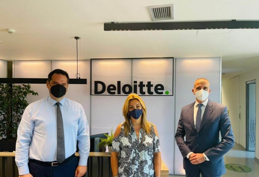 Η Μαρία Αντωνίου επισκέφτηκε τις εγκαταστάσεις της Deloitte