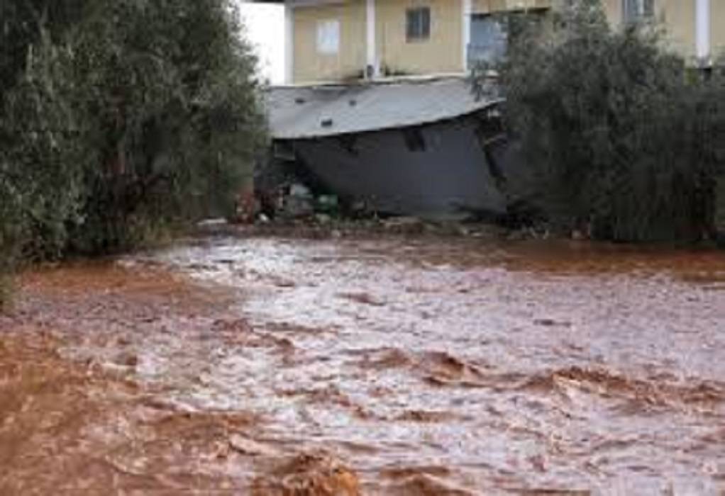 Δίκη για τις πλημμύρες στη Μάνδρα: Αθώα η Δούρου – Ένοχη η δήμαρχος