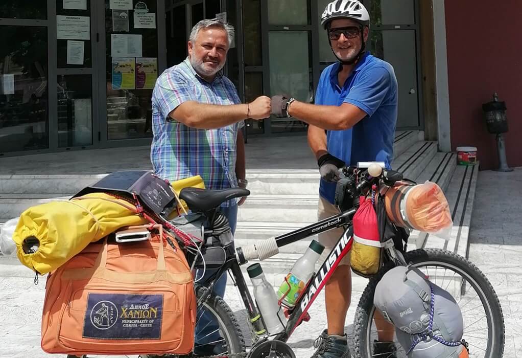 Ποδηλάτης κάνει τον γύρο της Ελλάδας με στάση στο δήμο Κορδελιού-Ευόσμου