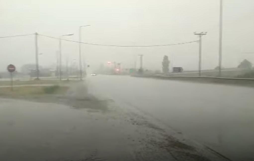 Έντονη βροχόπτωση με χαλάζι στην Πτολεμαΐδα (VIDEO)