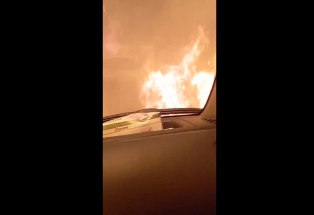Γορτυνία: Κάτοικος περνά με το αυτοκίνητο του μέσα από τη φωτιά (VIDEO)