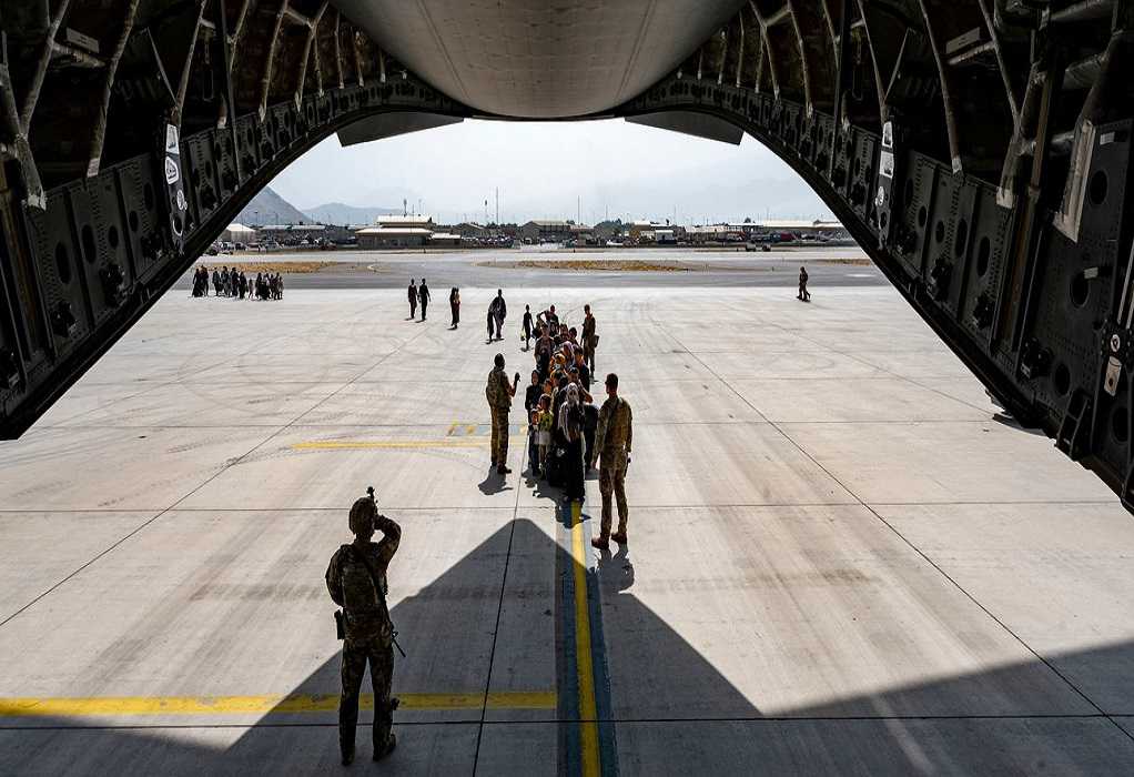 Στο Ηνωμένο Βασίλειο από το Αφγανιστάν το τελευταίο αεροσκάφος με Βρετανούς στρατιώτες