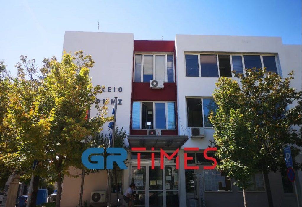 Θεσσαλονίκη: Παρέμβαση αντιεξουσιαστών στο δημοτικό συμβούλιο του δήμου Θέρμης