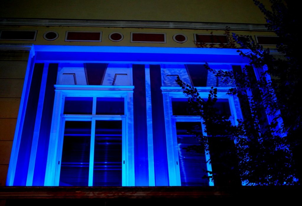 Γρεβενά: Φωταγωγημένο για τρεις ημέρες το δημαρχείο της πόλης για τον «χρυσό» Τεντόγλου