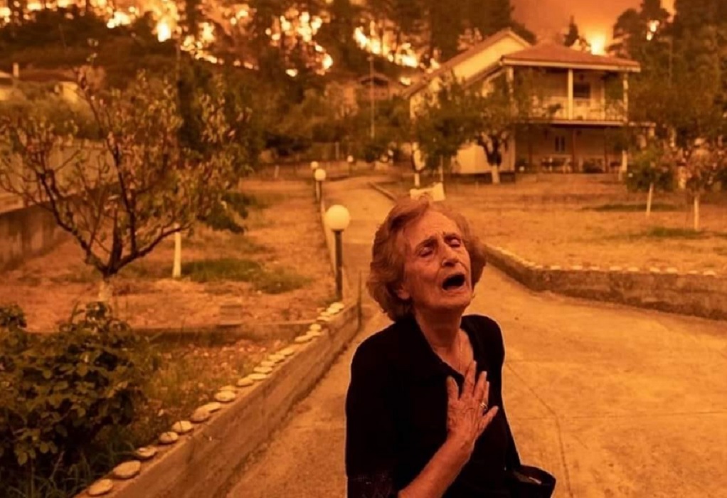 Ο φωτογράφος του «κλικ» από τις φωτιές στην Εύβοια που συγκλόνισε τον κόσμο στο GRTimes
