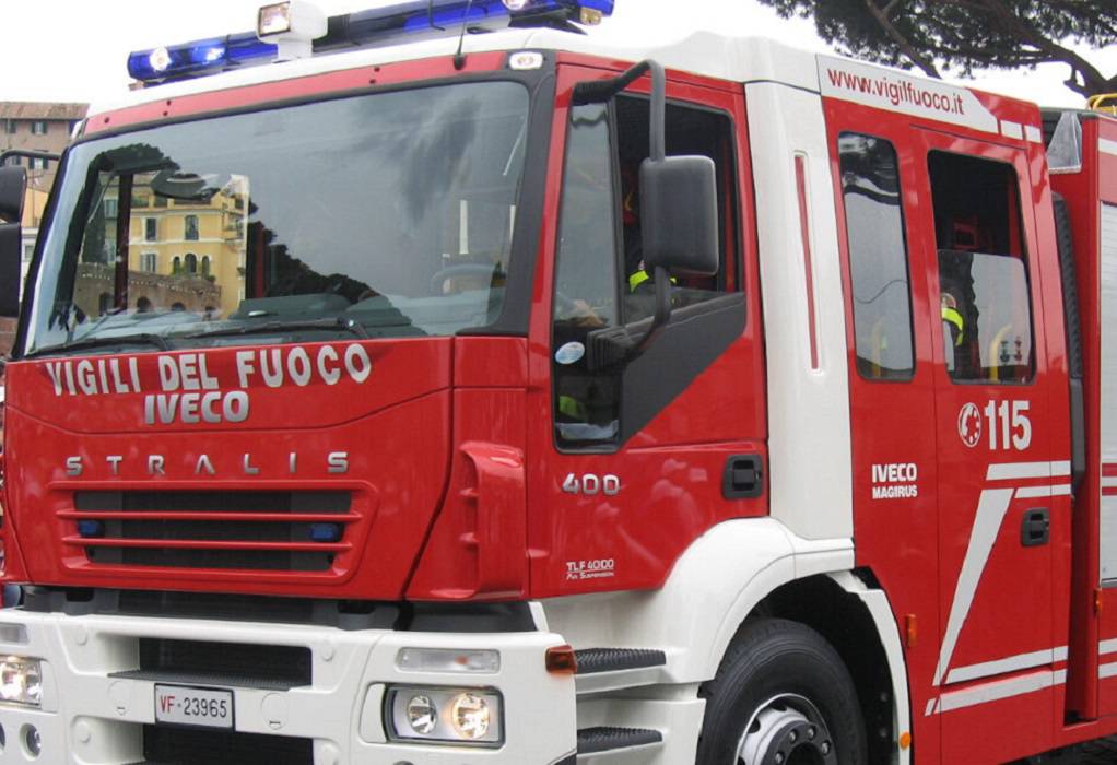 Ιταλία: Πυρκαγιά σε εταιρία συλλογής επικίνδυνων απορριμμάτων έξω από το Μιλάνο (VIDEO)
