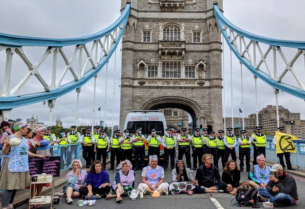 Βρετανία: Ακτιβιστές οικολογικού κινήματος απέκλεισαν την Τάουερ Μπριτζ