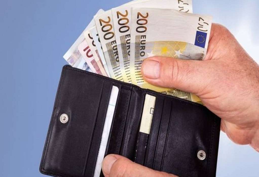 Kρήτη: Οδηγός λεωφορείου βρήκε πορτοφόλι με 1.500 ευρώ και το παρέδωσε
