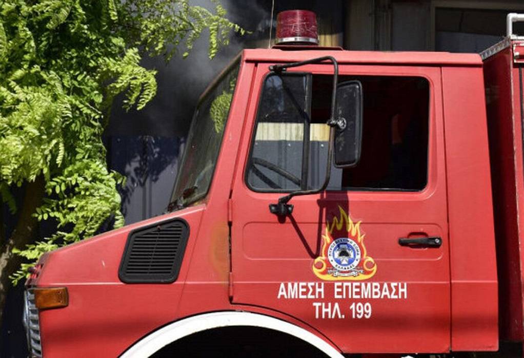 Χαλκιδική: Φωτιά σε βανάκι στο Λάκκωμα – Σώοι οι εννέα επιβάτες