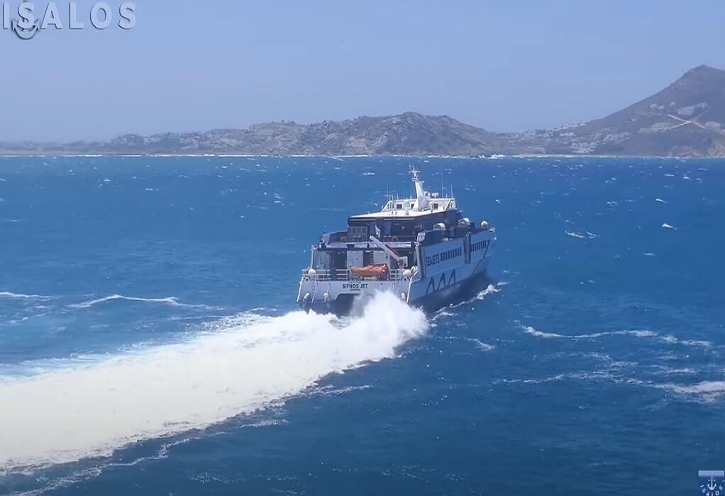 Sifnos Jet: Ο καπετάνιος που δίνει μάχη με τα κύματα μεσοπέλαγα (VIDEO) 