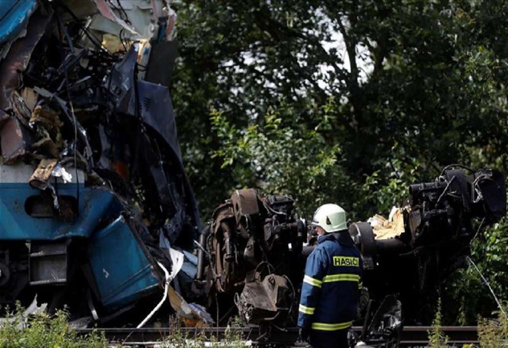 Τσεχία: Τρεις οι νεκροί και 8 τραυματίες από τη σύγκρουση τρένων