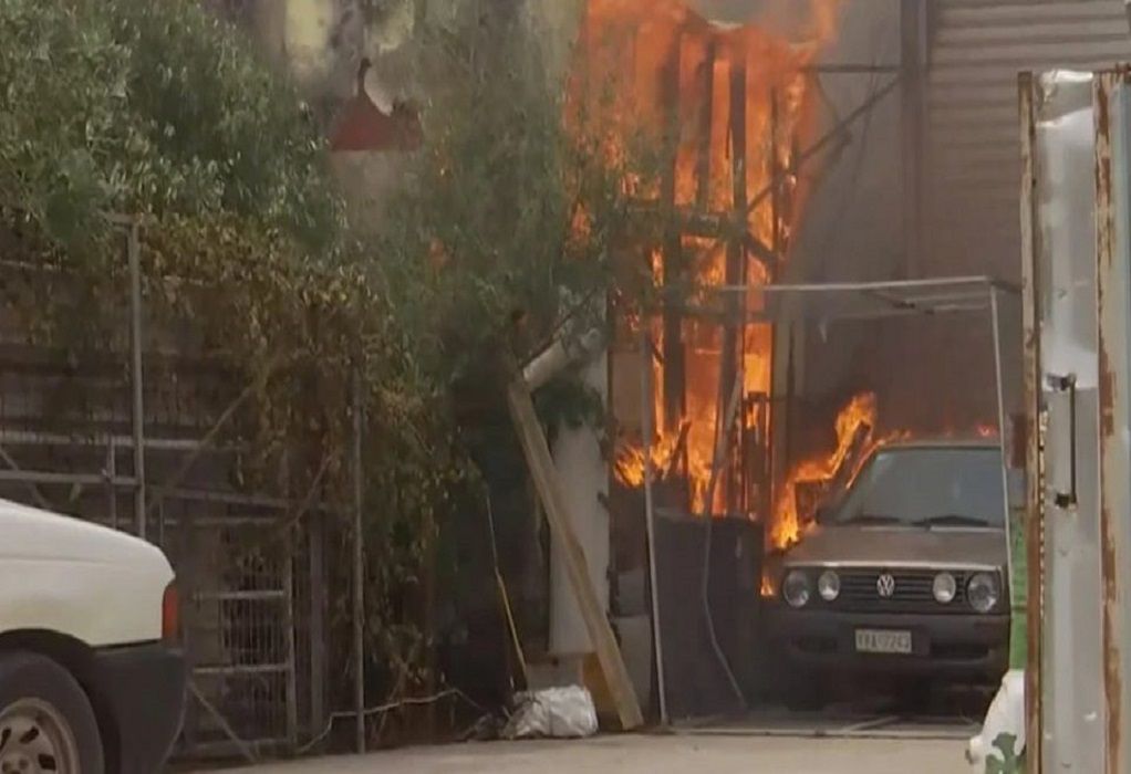 Φωτιά στην Αττική: Εκρήξεις σε εργοστάσιο στις Αφίδνες (VIDEO)