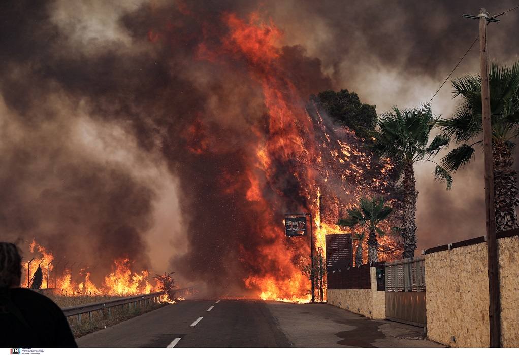 Το συγκλονιστικό βίντεο που καταγράφηκε από την φωτιά στην Βαρυμπόμπη