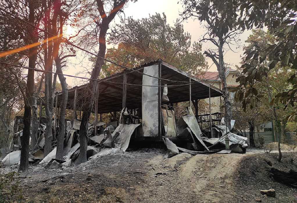 Φωτιές στην Αττική: Κάηκε κοντέινερ με αντικείμενα στο Τατόι