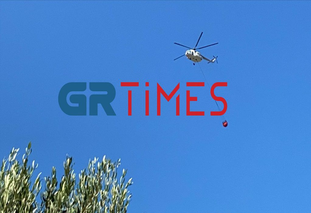 Φούρκα Χαλκιδικής: Ξανά στον αέρα το ελικόπτερο για τη φωτιά (VIDEO)