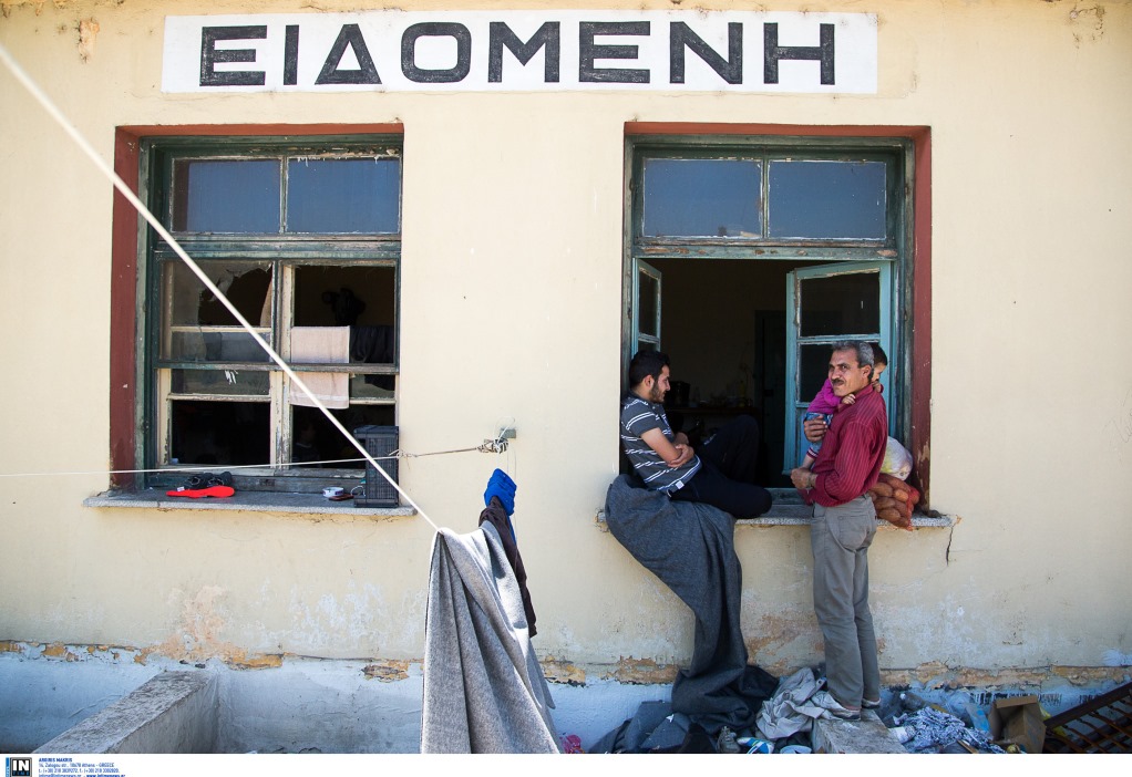 Αμείωτες οι ροές στην Ειδομένη: “Γέμισαν” δύο λεωφορεία με άτυπους μετανάστες