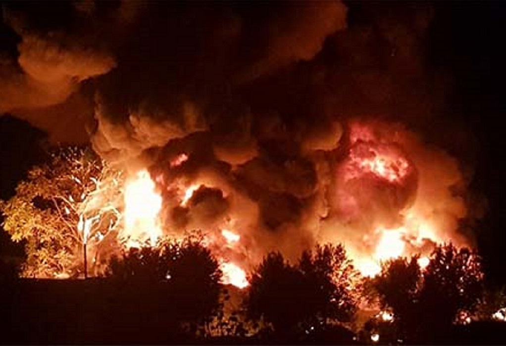Αχαρνές: Πυρκαγιά σε εργοστάσιο ανακύκλωσης – Πνίγηκε από τους καπνούς η περιοχή