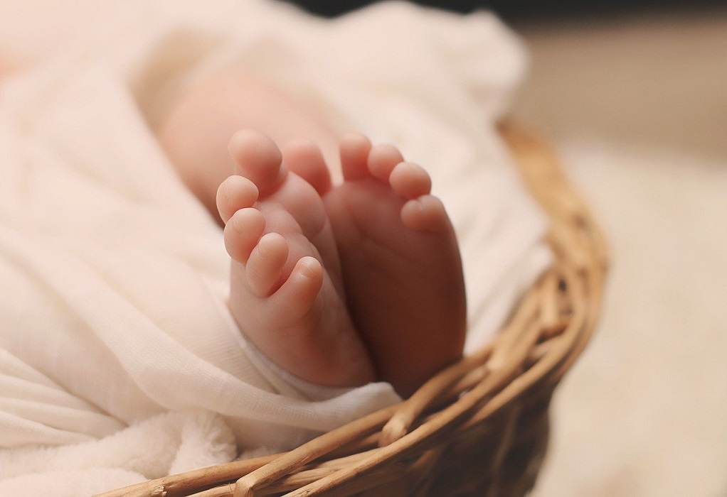 Νοσοκομείο ΚΑΤ: Γέννησε μέσα στη λεκάνη της τουαλέτας – Δεν γνώριζε ότι είναι έγκυος (VIDEO)