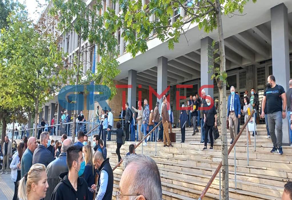 Θεσσαλονίκη: Εκκενώνονται τα Δικαστήρια μετά από τηλεφώνημα για τοποθέτηση βόμβας (ΦΩΤΟ)