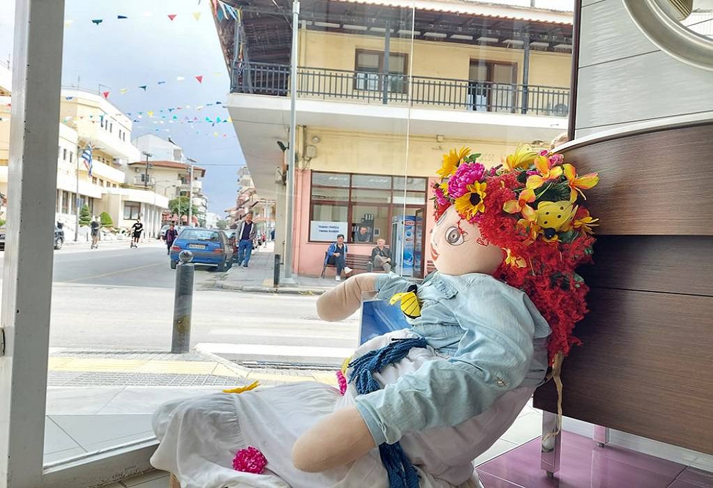 Κιλκίς: Στολίστηκε με πολύχρωμες κούκλες η πόλη (ΦΩΤΟ)
