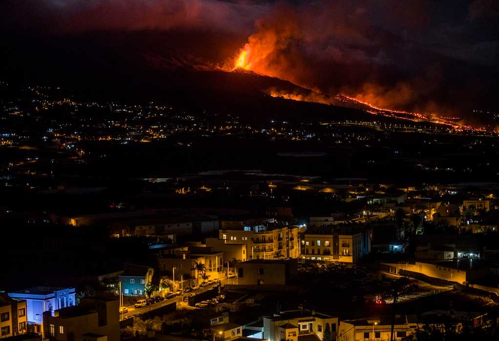 Λα Πάλμα: Οι αρχές εκκενώνουν πόλεις – Πτήσεις ακυρώνονται λόγω της ηφαιστειακής τέφρας