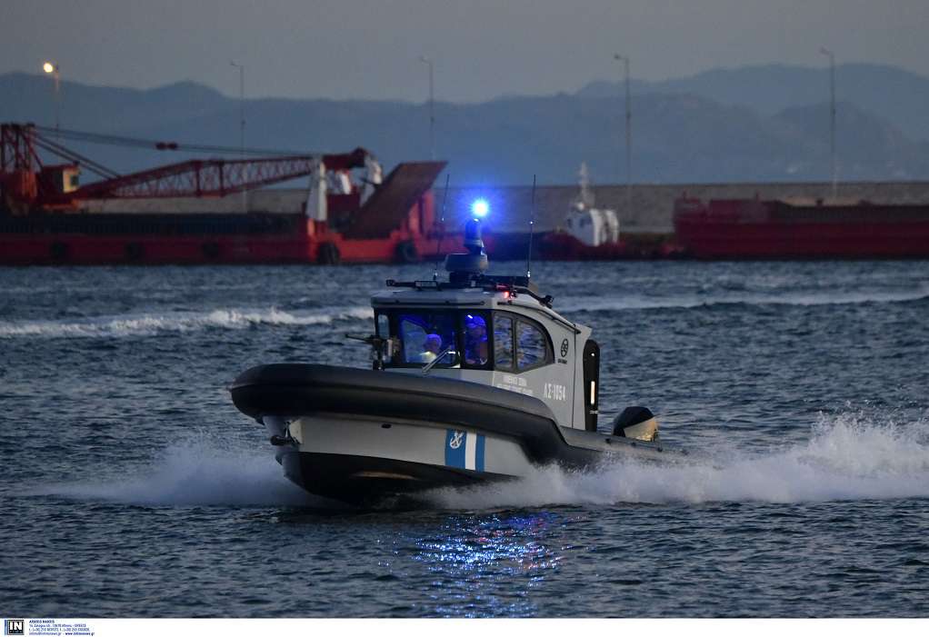 Θάσος: Πλοίο με έξι επιβάτες προσέκρουσε στο λιμάνι