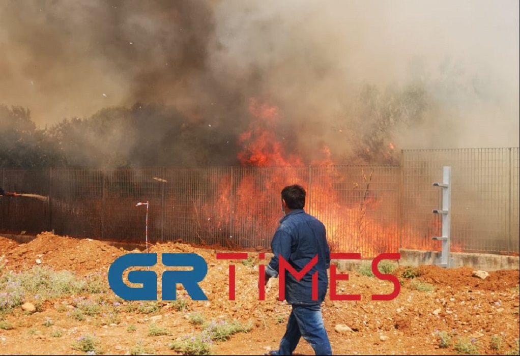 Θεσσαλονίκη: Φωτιά ξέσπασε κοντά στο Διαβαλκανικό (ΦΩΤΟ-VIDEO)